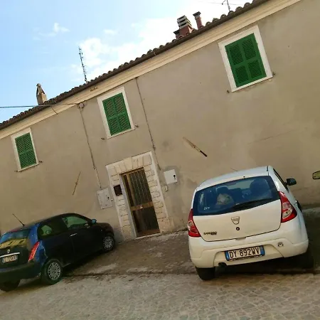 With One Bedroom In Montefabbri With Wonderful Mountain View 15 Km From The Beach Apartamento *
